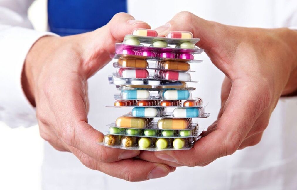 Capsules and capsules